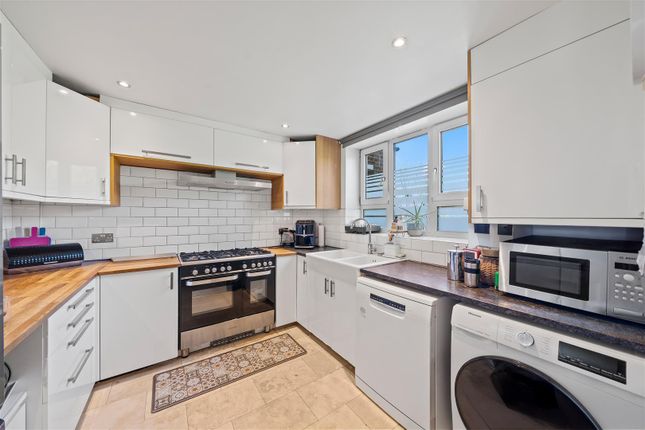 Flat 22, Fenning Court, London Road, Mitcham photo 3