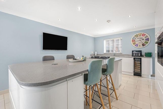 17, Stirling Way, Sutton photo 4