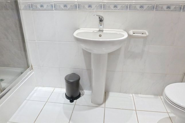 16, Riley House, Coventry photo 3