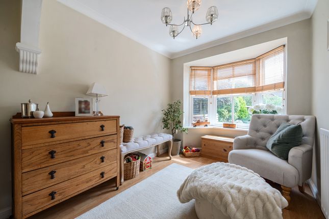 12, Trenthams Close, Reading photo 4
