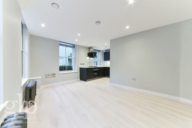 Flat to rent in Catherine Street, London