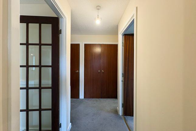 Flat 9 Armada Court, Elm Avenue, Chatham photo 4