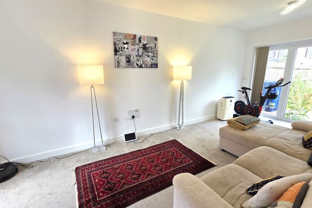 16, Toye Avenue, LONDON photo 3