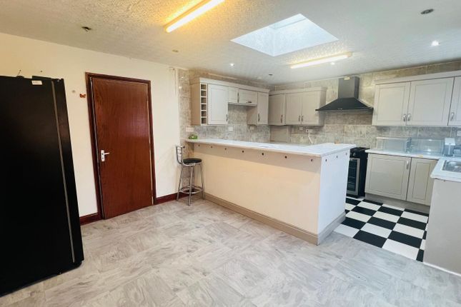 9, Dunsmore Road, Luton photo 4