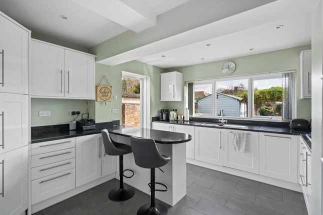 321, The Parkway, Iver photo 2