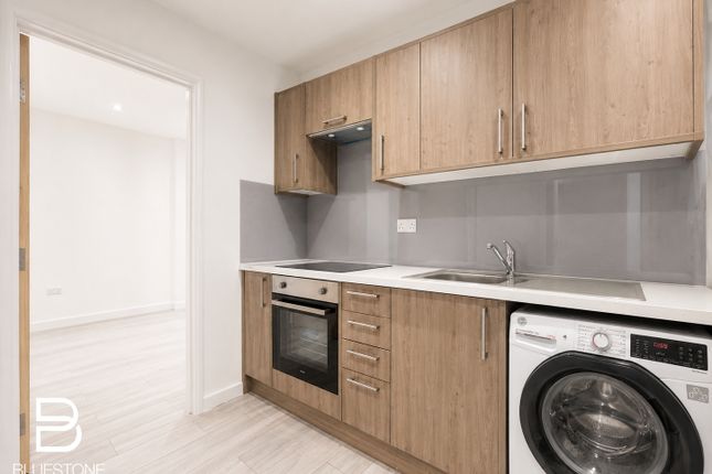Flat T, 6b, Woodcote Road, Wallington photo 3