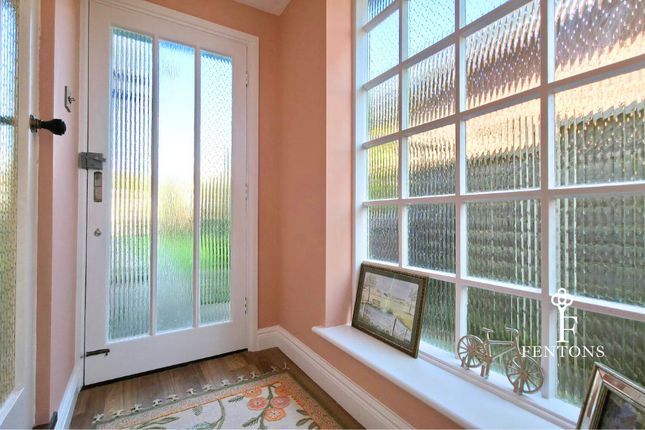 3, Holmbrook Way, Frinton-on-Sea photo 4