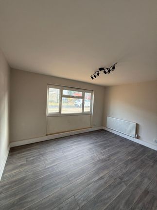 57, Leonard Avenue Swanscombe, Kent photo 3