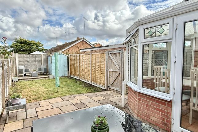 48 Hightown Gardens, Ringwood photo 3