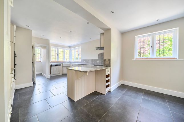 Whitelands, PIckhurst Road, Chiddingfold photo 4