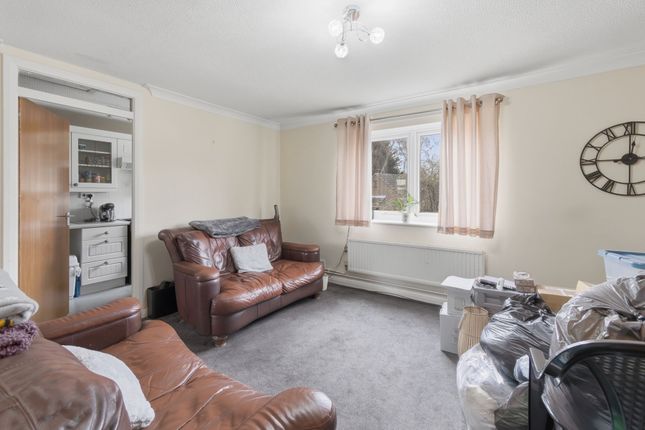 6 Thievesdale Close, Worksop photo 3