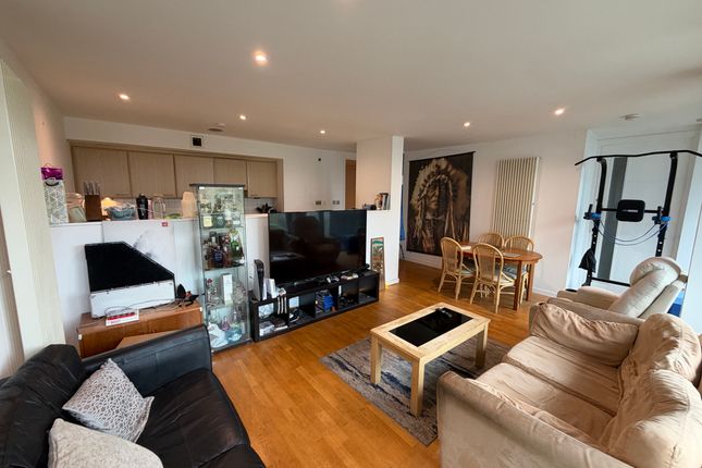Flat 2/8 112 Cowcaddens Road, Glasgow photo 2