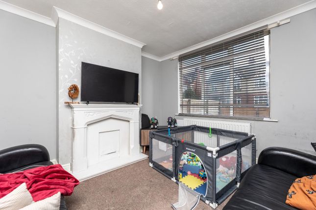 211, Smawthorne Lane, Castleford photo 3