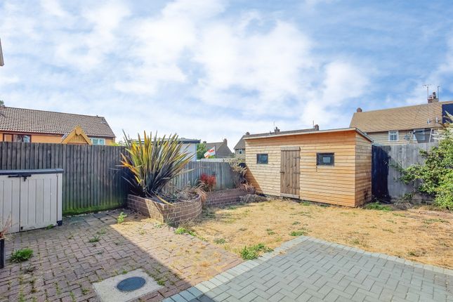 Johnson Close, Oakham photo 4
