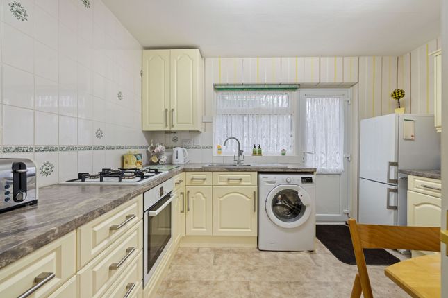 70 Elbridge Crescent, Bognor Regis photo 3