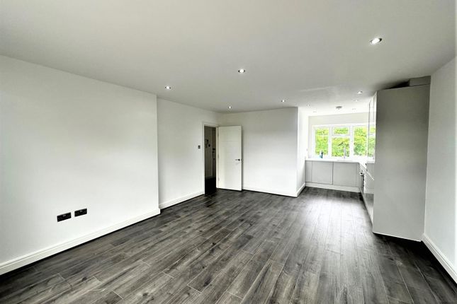 Flat 3 Villa May, Lakeswood Road, Petts Wood photo 3