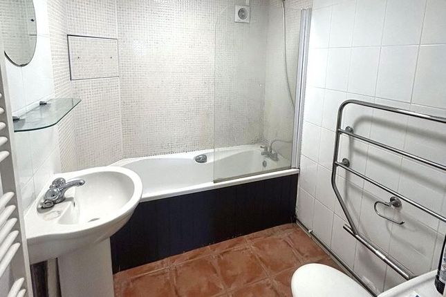 Lower Flat, 160, Park Road, Cowes photo 5