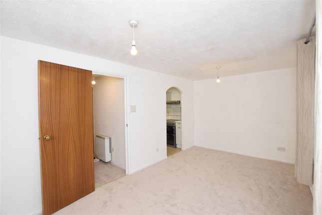 14, Campion Court, Elmore Close, Middlesex photo 2