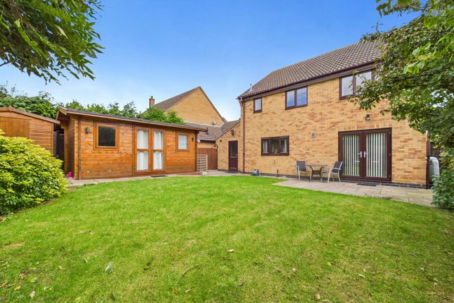 3 Broadwater Lane, Towcester photo 2