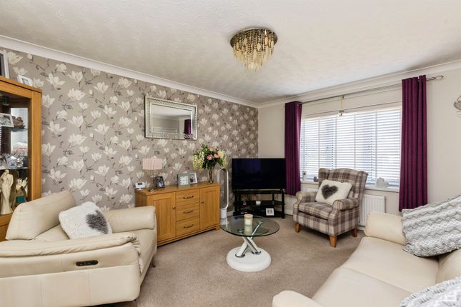 7, Oldfield Gardens, Peterborough photo 3