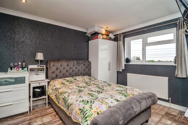 End terrace house for sale in Palmerston Road, Grays