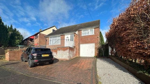 Detached bungalow to rent in Hillview Road, Hythe, Southampton SO45