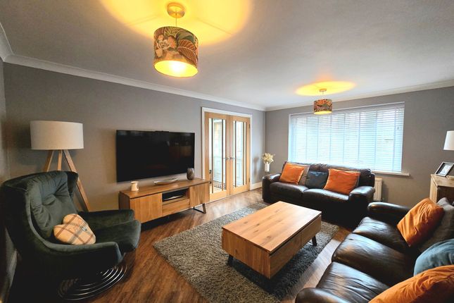 30 Honeysuckle Way, Bridgend photo 3
