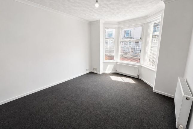 27, Avenue Road, Gosport photo 2