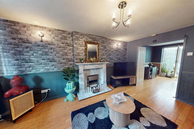 30, Sangster Way, Bradford photo 2