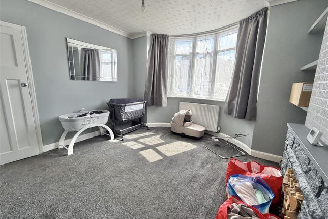 69, Carrs Road, Clacton-On-Sea photo 4