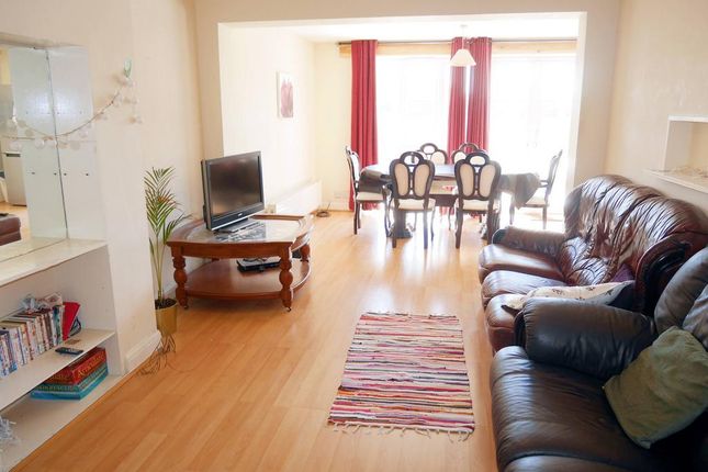 22, Hunters Grove, Kenton photo 3