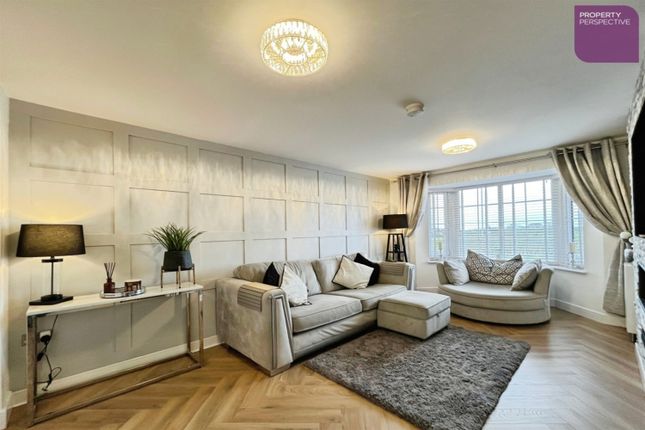 17, Textile Close, Middleton, Manchester photo 4