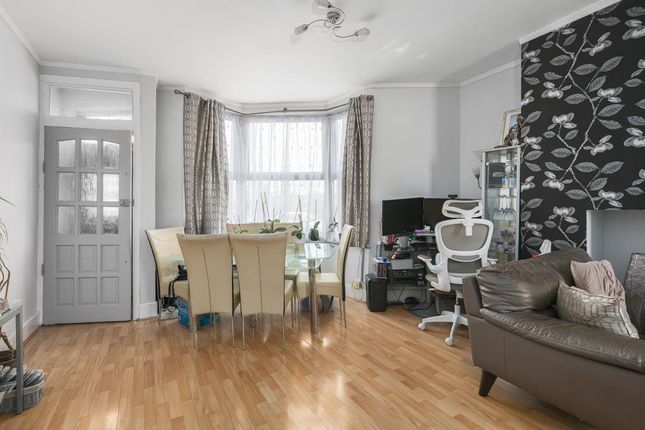 27, Rays Avenue, London photo 4