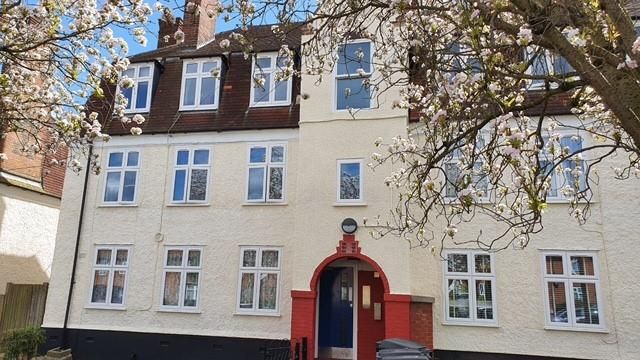 Thumbnail Flat to rent in Deansbrook Road, Edgware