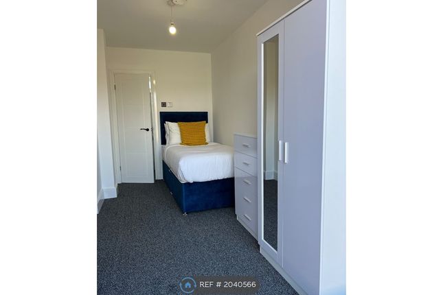 Room to rent in Vaughan Street, Darlington