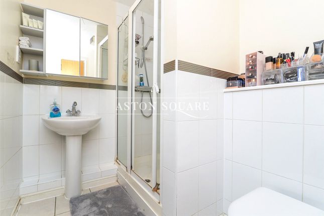 Flat 4,, Chatteris Court, London photo 4