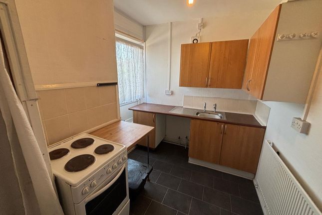 Flat 2, 180 Water Street, Port Talbot photo 3