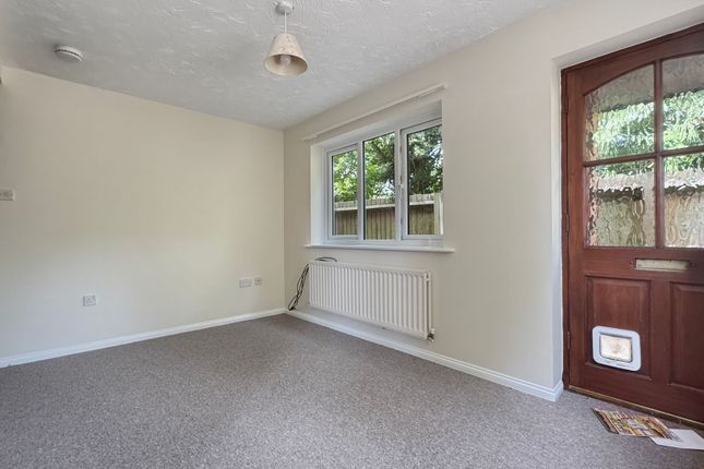 30 Elmers Lane, Ipswich photo 3