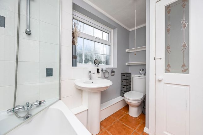 144 Crawley Road, Horsham photo 3