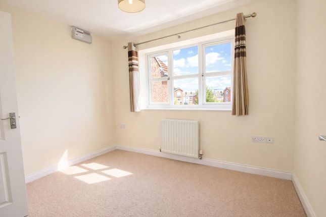 35, Sandringham Court, Pontefract photo 4