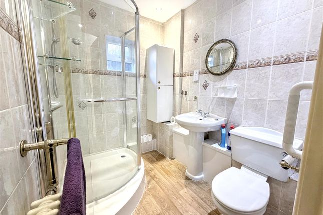 11, Knowles Green, Bletchley photo 3