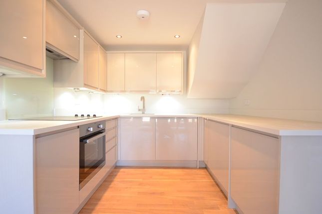 1 Grove Court, The Bevers, Reading photo 2