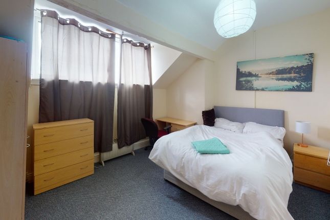 Terraced house to rent in Spring Grove Walk, Hyde Park, Leeds