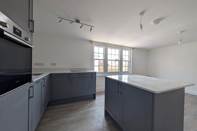 Flat 2, 10, Fairfax Place, Dartmouth photo 3
