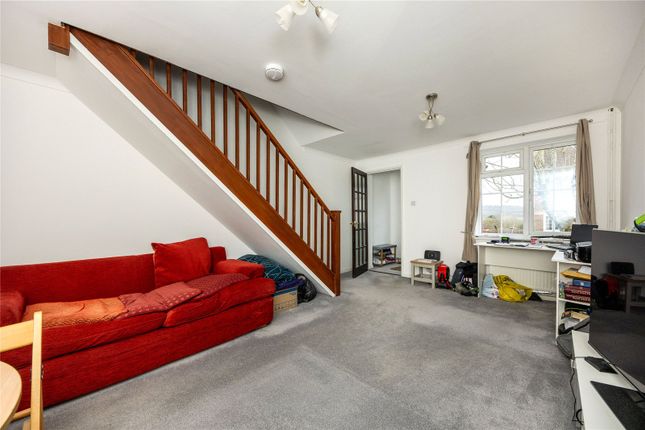 33, Gayler Close, Surrey photo 3