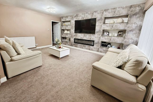 5 Hilton Close, Telford photo 3