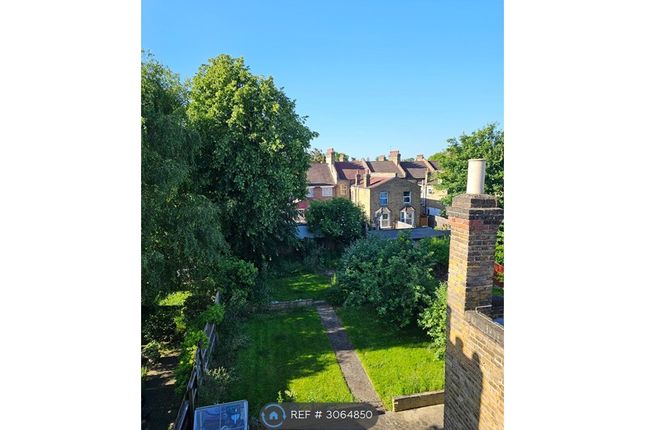 Flat, Rosenthal Road Catford, London photo 2