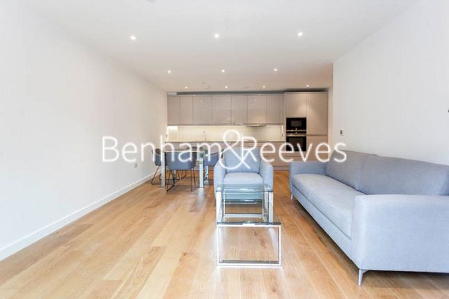 Flat 1, Queenscroft House, 22, Thonrey Close, London photo 2