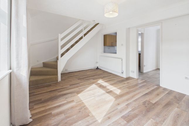 14 Monkey Meadow, Tewkesbury photo 2