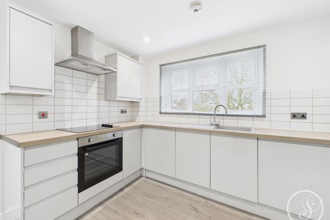 4, Parkwood Court, Leeds photo 2